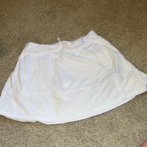Lululemon white tennis skirt size 4 tall